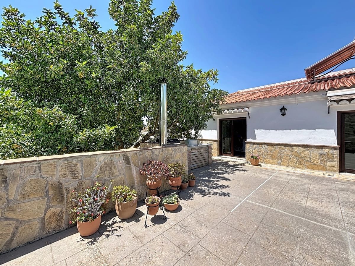 3 quarto Moradia para venda em Canillas de Aceituno com garagem - 485 000 € (Ref: 10128669)