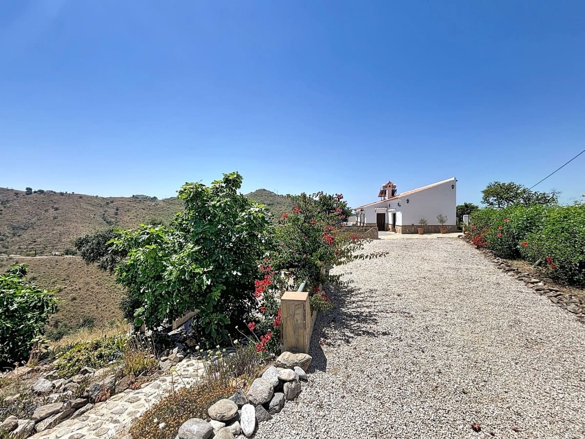 3 quarto Moradia para venda em Canillas de Aceituno com garagem - 485 000 € (Ref: 10128669)