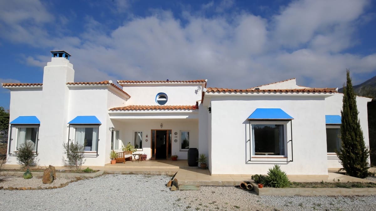 4 quarto Moradia para venda em Canillas de Aceituno com garagem - 449 000 € (Ref: 10128670)