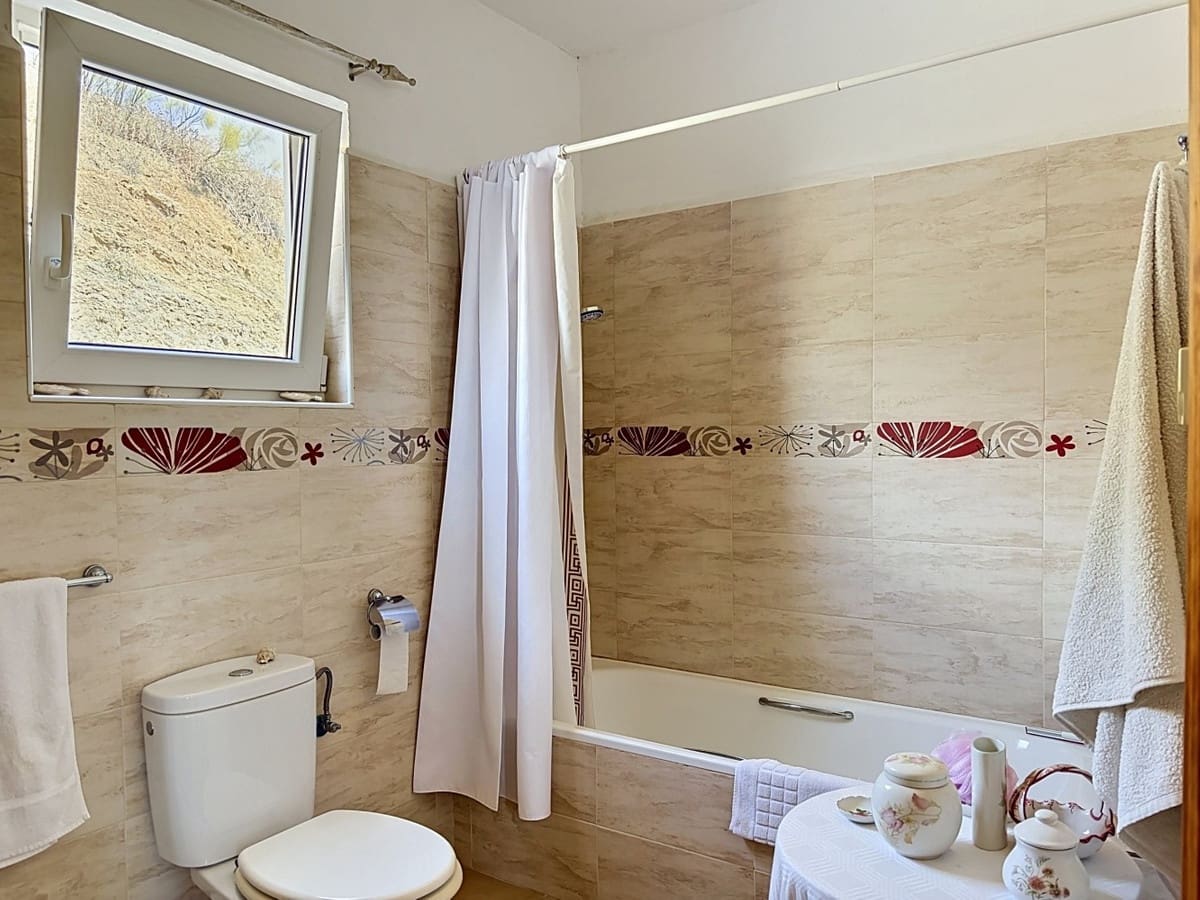 4 quarto Moradia para venda em Canillas de Aceituno com garagem - 449 000 € (Ref: 10128670)