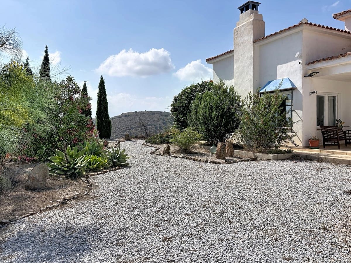 4 quarto Moradia para venda em Canillas de Aceituno com garagem - 449 000 € (Ref: 10128670)