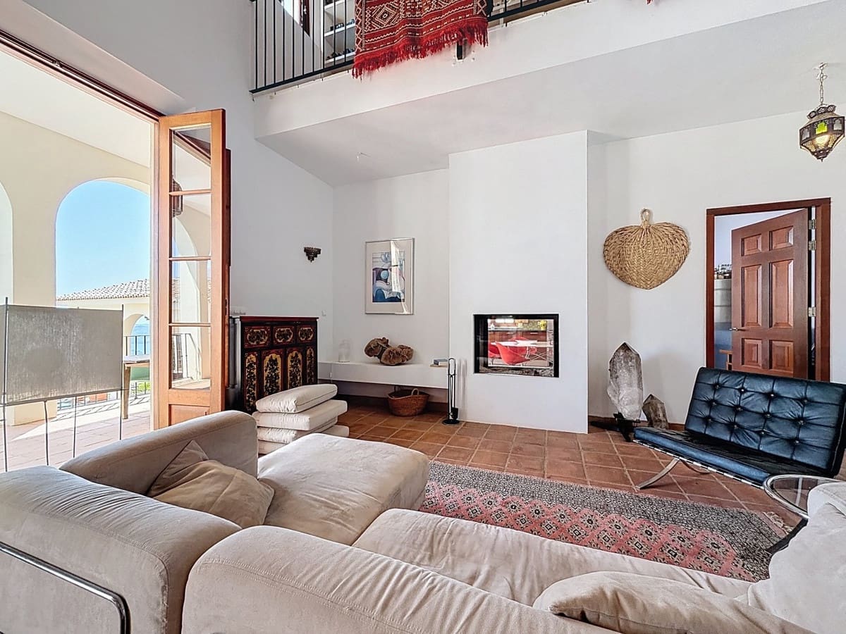 8 soverom Villa til salgs i Alcaucin med svømmebasseng garasje - € 1 250 000 (Ref: 10128671)