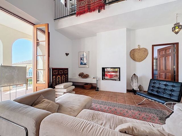 8 chambre Villa/Maison à vendre à Alcaucín avec piscine garage - 1 250 000 € (Ref: 10128671)