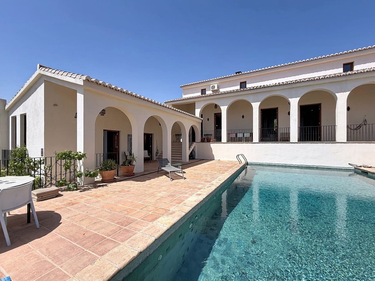 8 soverom Villa til salgs i Alcaucin med svømmebasseng garasje - € 1 250 000 (Ref: 10128671)