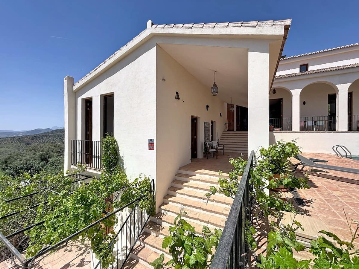 8 soverom Villa til salgs i Alcaucin med svømmebasseng garasje - € 1 250 000 (Ref: 10128671)