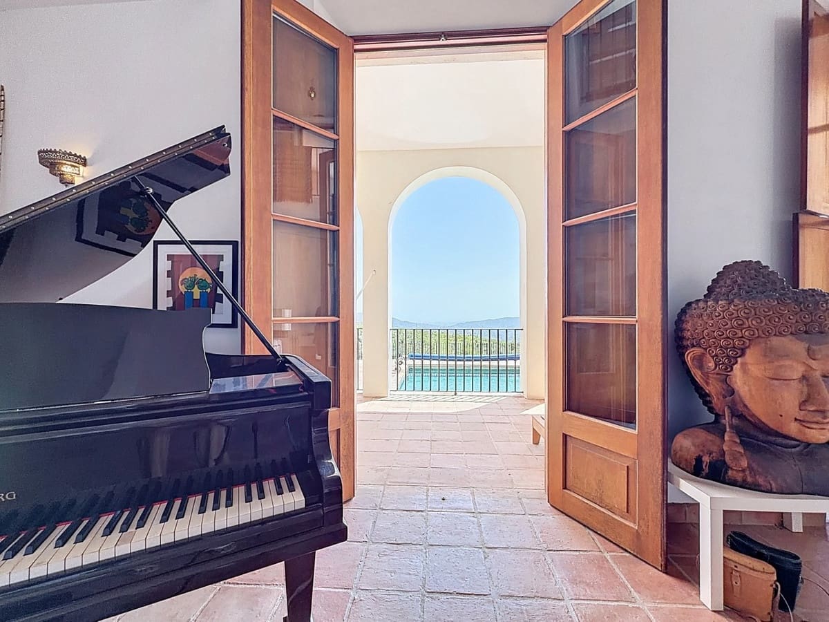 8 soverom Villa til salgs i Alcaucin med svømmebasseng garasje - € 1 250 000 (Ref: 10128671)