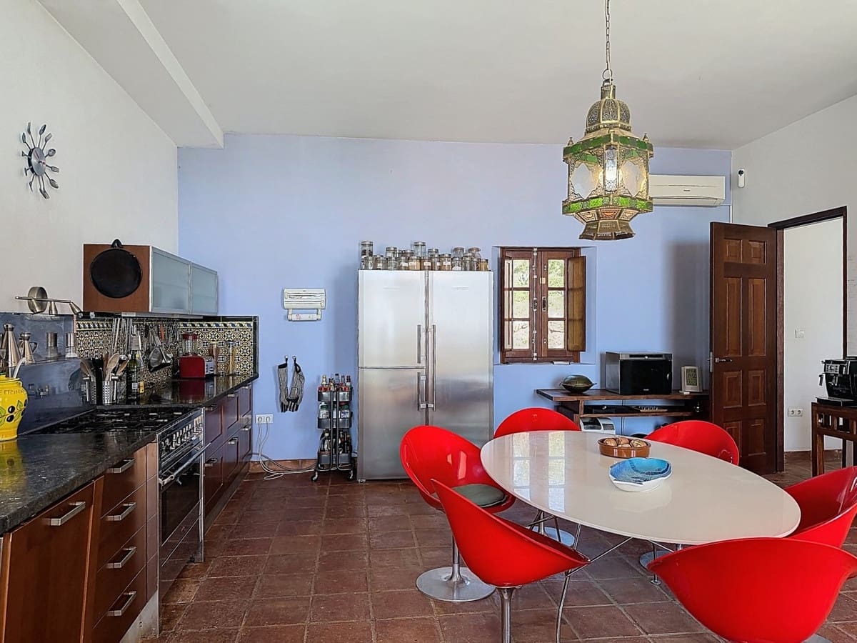 8 soverom Villa til salgs i Alcaucin med svømmebasseng garasje - € 1 250 000 (Ref: 10128671)