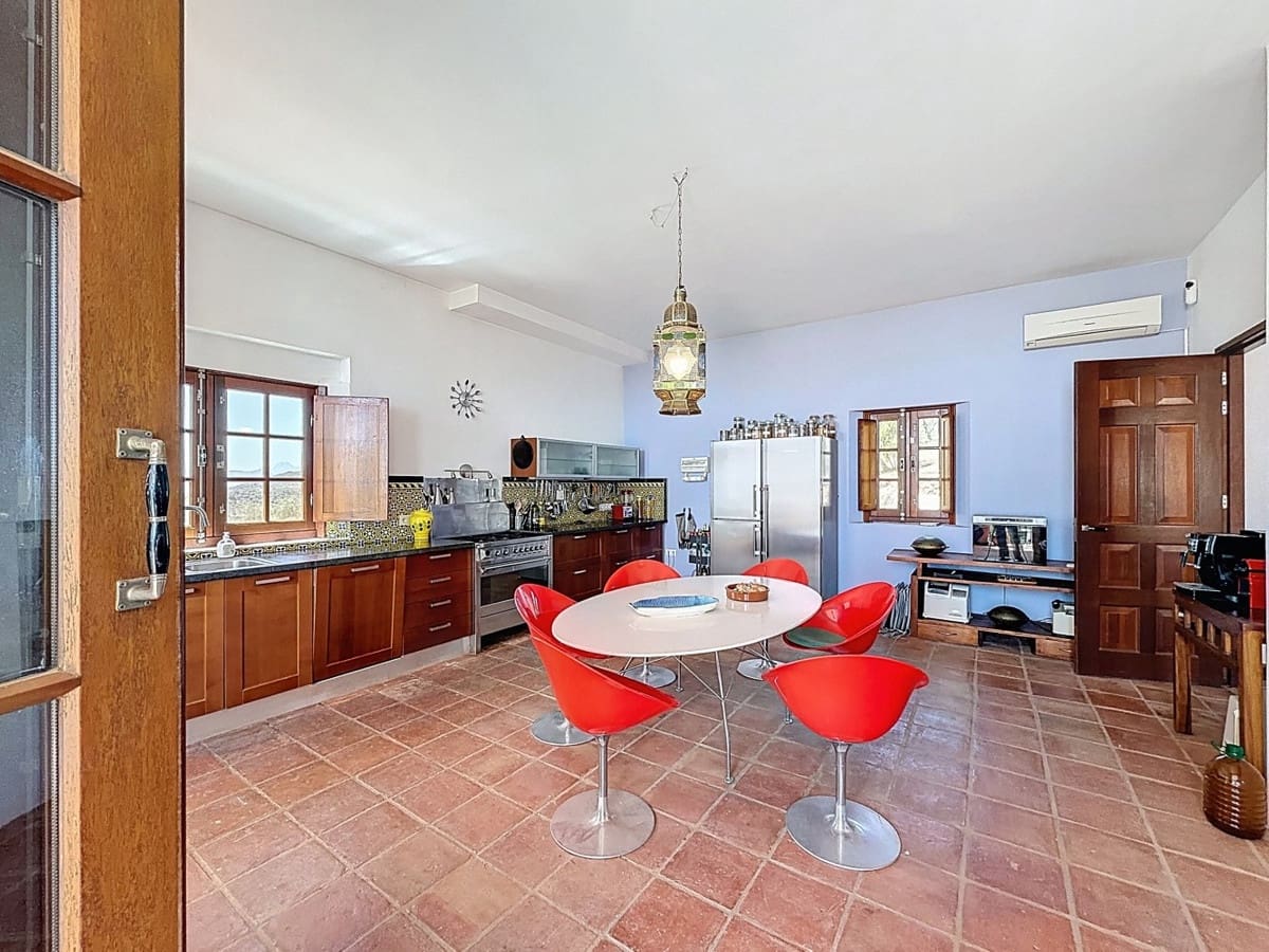 8 soverom Villa til salgs i Alcaucin med svømmebasseng garasje - € 1 250 000 (Ref: 10128671)
