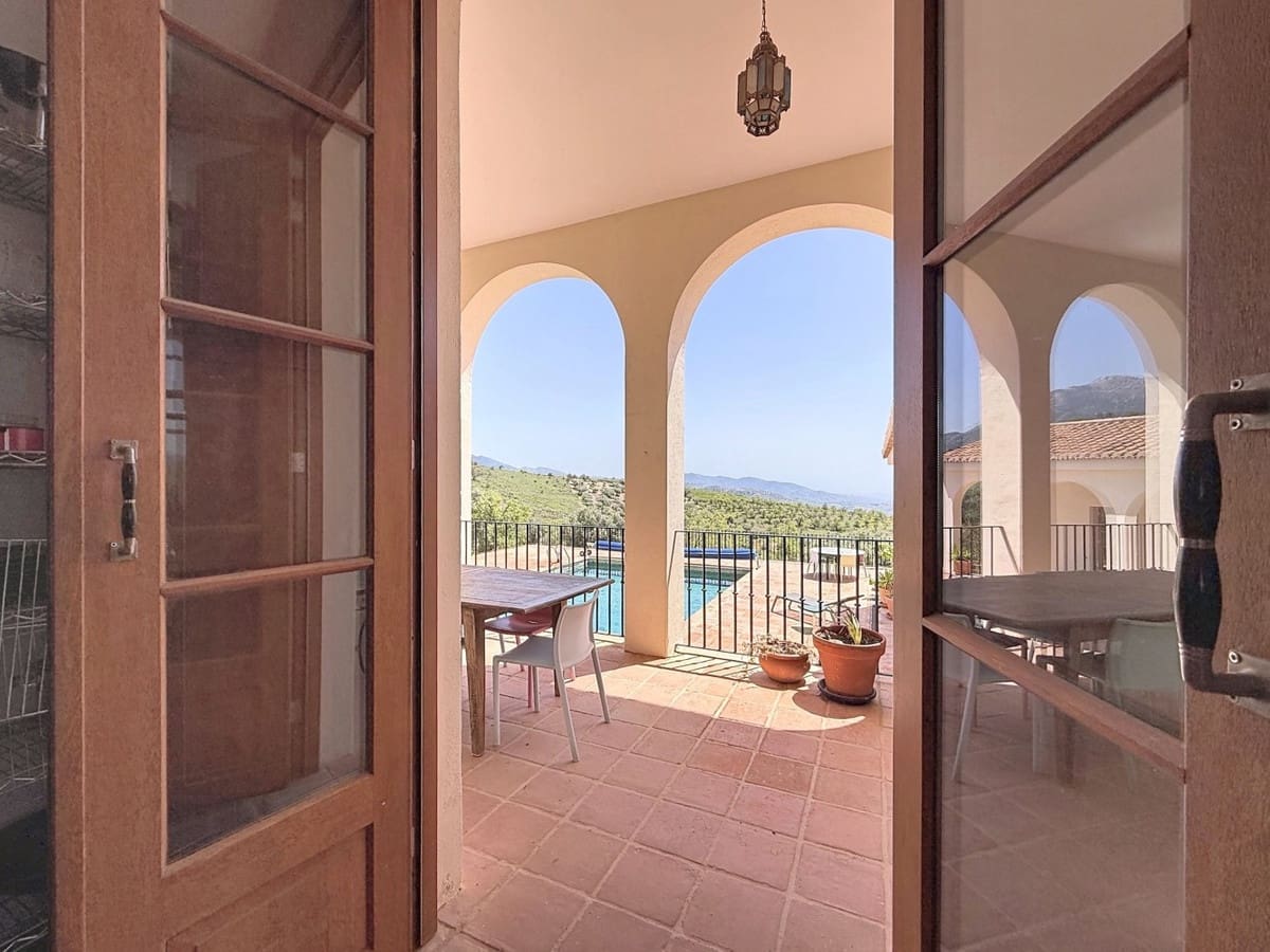 8 soverom Villa til salgs i Alcaucin med svømmebasseng garasje - € 1 250 000 (Ref: 10128671)
