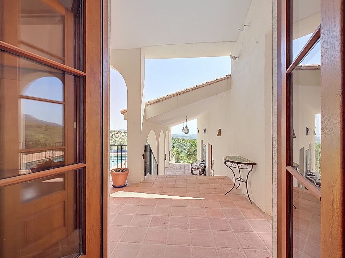 8 soverom Villa til salgs i Alcaucin med svømmebasseng garasje - € 1 250 000 (Ref: 10128671)