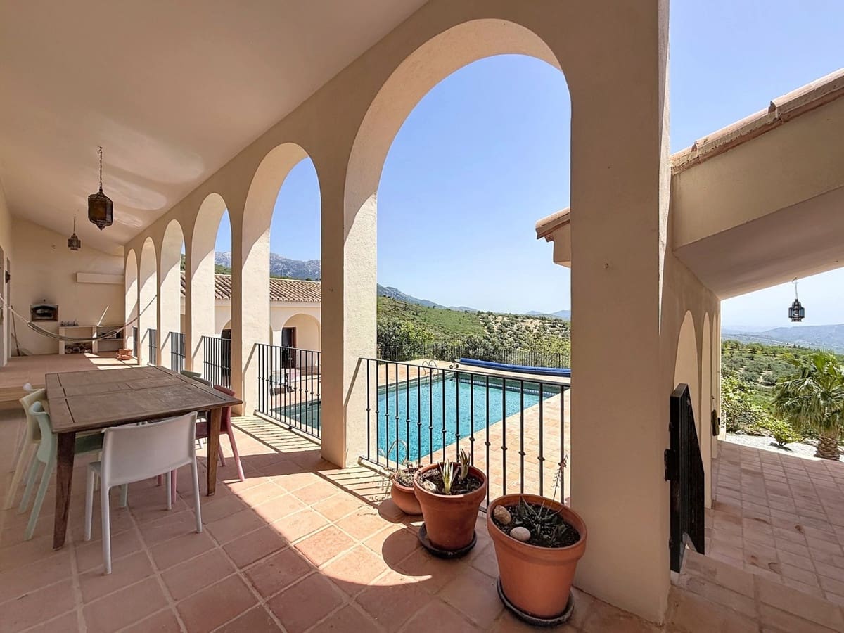 8 soverom Villa til salgs i Alcaucin med svømmebasseng garasje - € 1 250 000 (Ref: 10128671)
