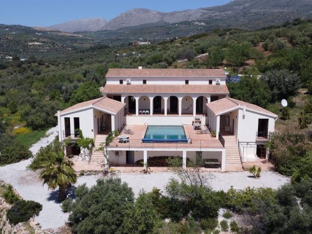 8 chambre Villa/Maison à vendre à Alcaucín avec piscine garage - 1 250 000 € (Ref: 10128671)