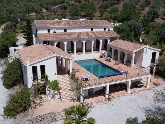 8 chambre Villa/Maison à vendre à Alcaucín avec piscine garage - 1 250 000 € (Ref: 10128671)
