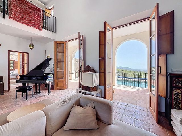 8 chambre Villa/Maison à vendre à Alcaucín avec piscine garage - 1 250 000 € (Ref: 10128671)