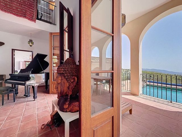 8 chambre Villa/Maison à vendre à Alcaucín avec piscine garage - 1 250 000 € (Ref: 10128671)