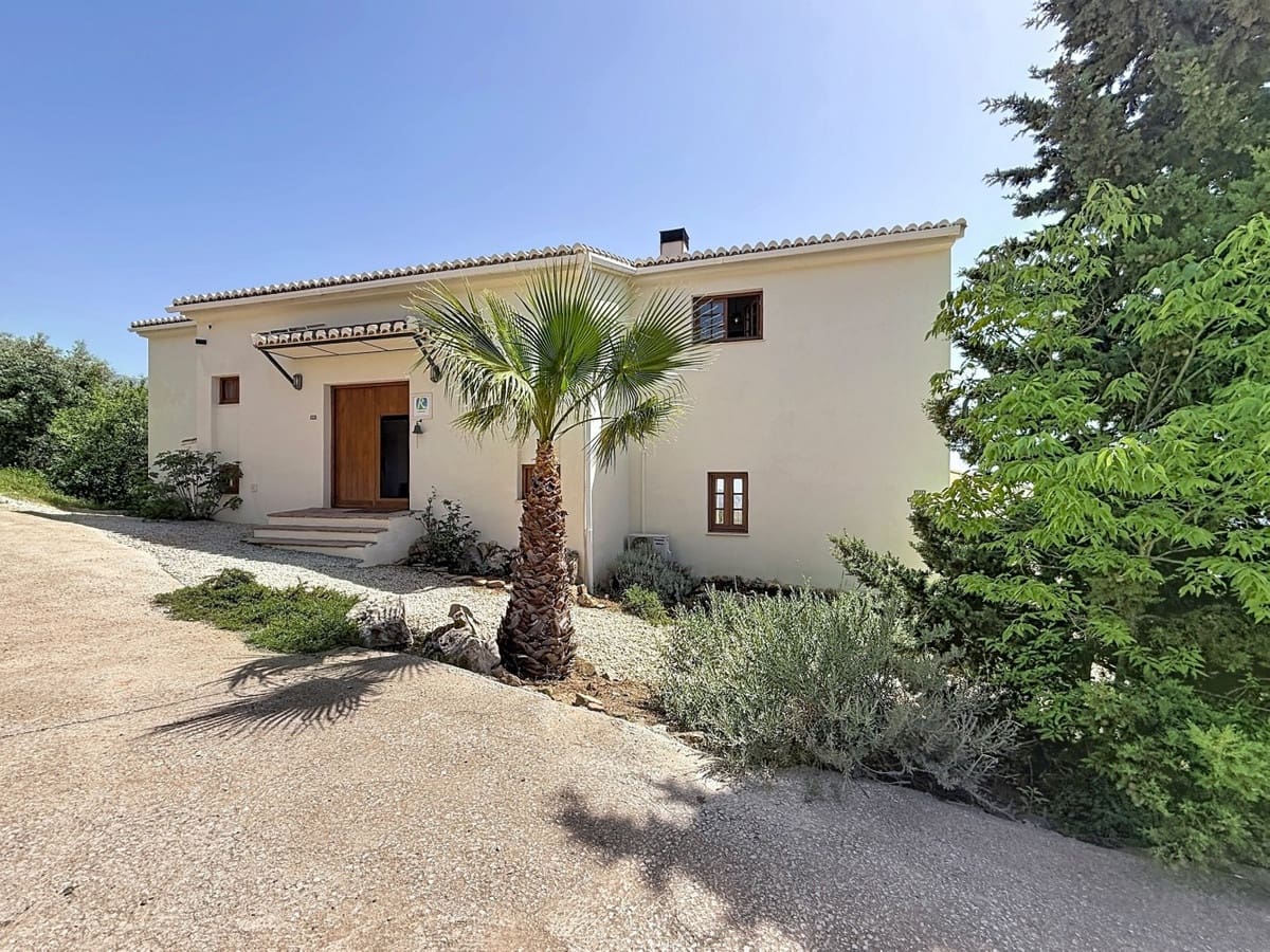 8 soverom Villa til salgs i Alcaucin med svømmebasseng garasje - € 1 250 000 (Ref: 10128671)