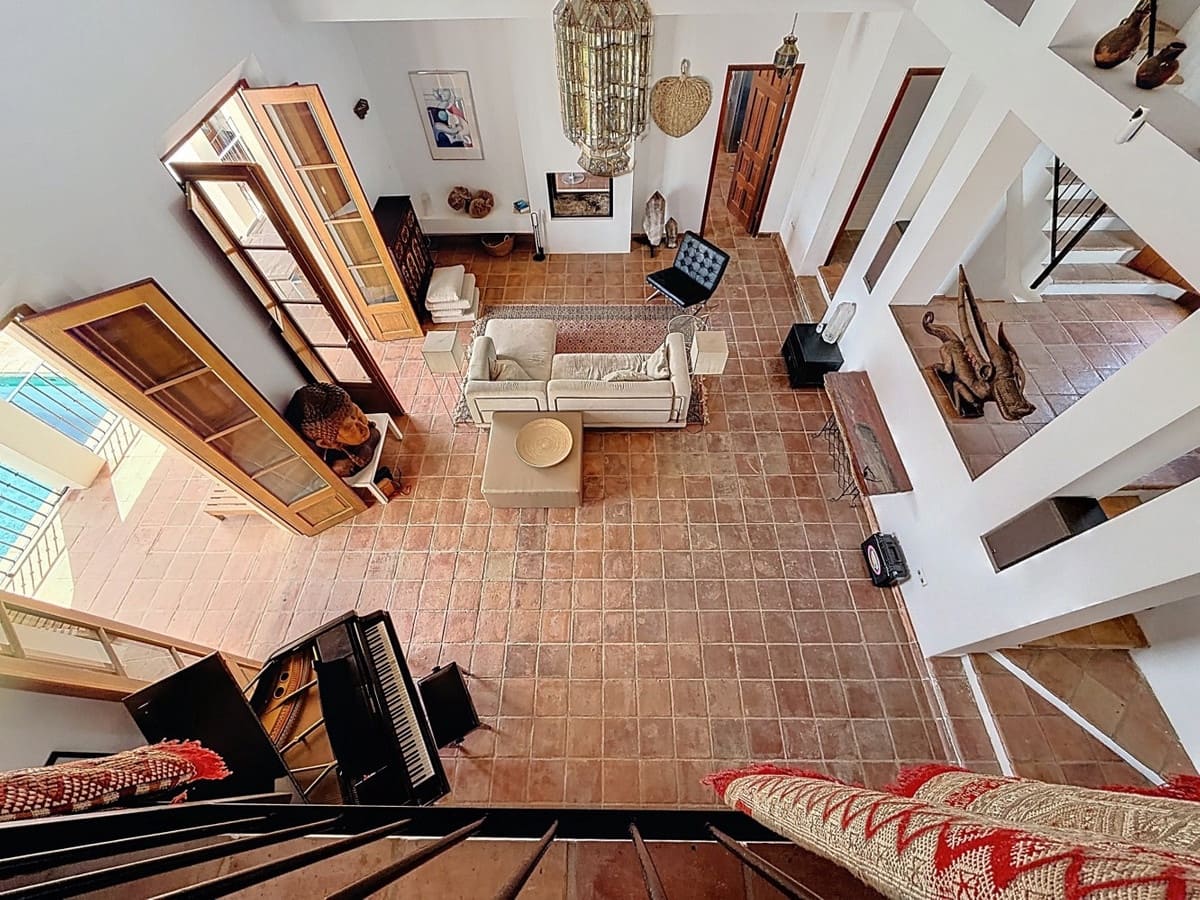 8 soverom Villa til salgs i Alcaucin med svømmebasseng garasje - € 1 250 000 (Ref: 10128671)