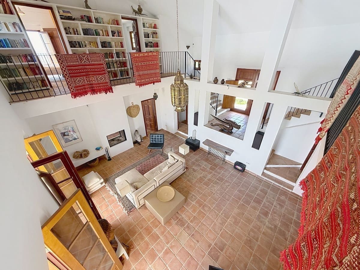 8 soverom Villa til salgs i Alcaucin med svømmebasseng garasje - € 1 250 000 (Ref: 10128671)