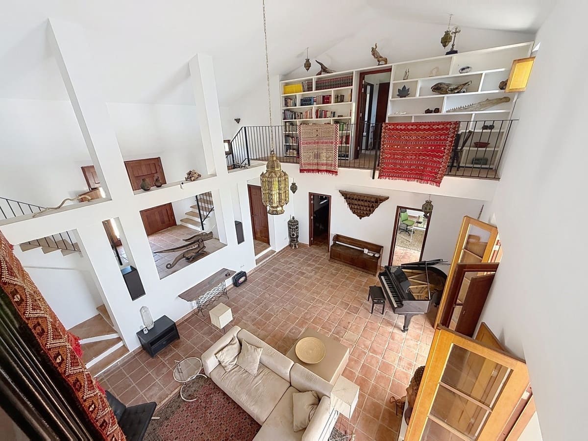 8 soverom Villa til salgs i Alcaucin med svømmebasseng garasje - € 1 250 000 (Ref: 10128671)