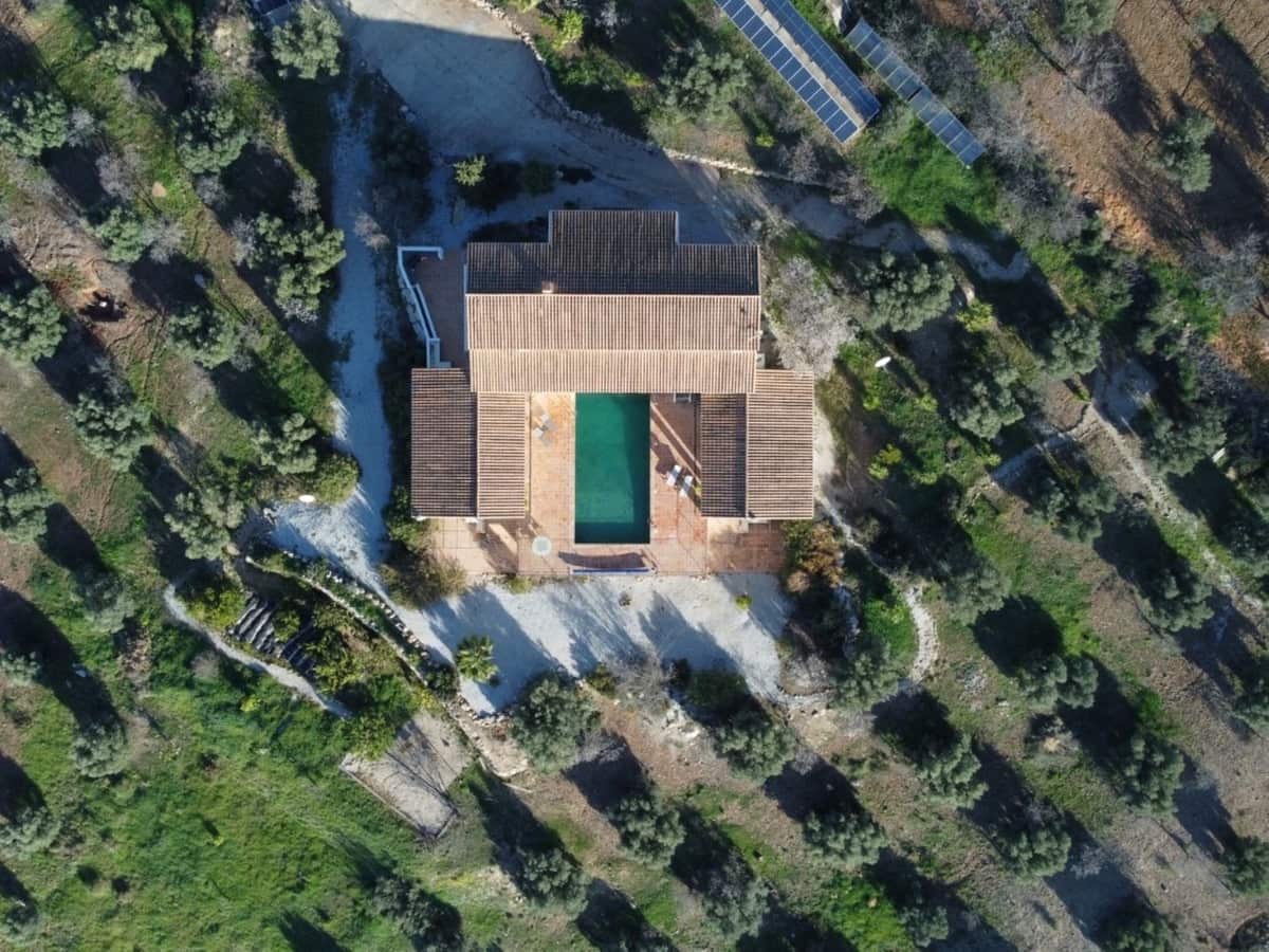 8 soverom Villa til salgs i Alcaucin med svømmebasseng garasje - € 1 250 000 (Ref: 10128671)