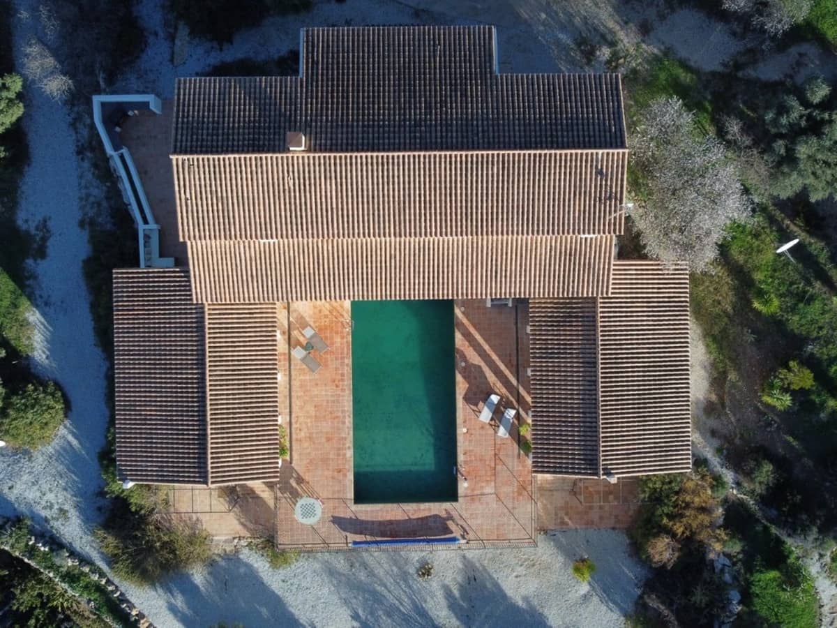 8 soverom Villa til salgs i Alcaucin med svømmebasseng garasje - € 1 250 000 (Ref: 10128671)