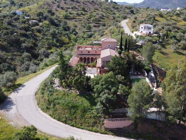 5 Zimmer Villa zu verkaufen in Comares mit Pool Garage - 1.649.500 € (Ref: 10128672)