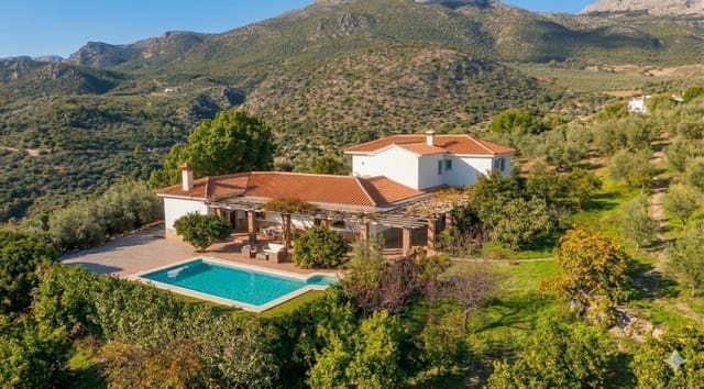 6 soverom Villa til salgs i Periana med svømmebasseng garasje - € 595 000 (Ref: 10128673)