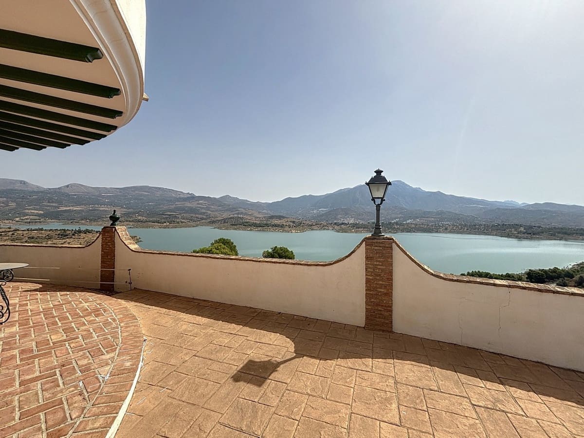 6 bedroom Villa for sale in Vinuela with pool garage - € 850,000 (Ref: 10128678)