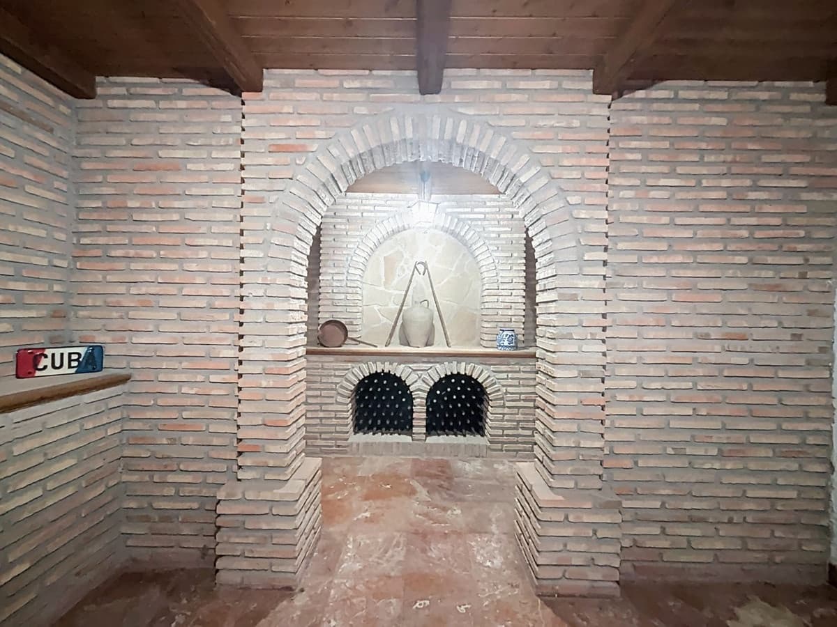 6 bedroom Villa for sale in Vinuela with pool garage - € 850,000 (Ref: 10128678)