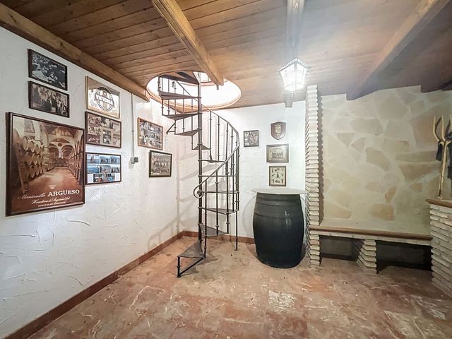 6 bedroom Villa for sale in Viñuela with pool garage - € 850,000 (Ref: 10128678)