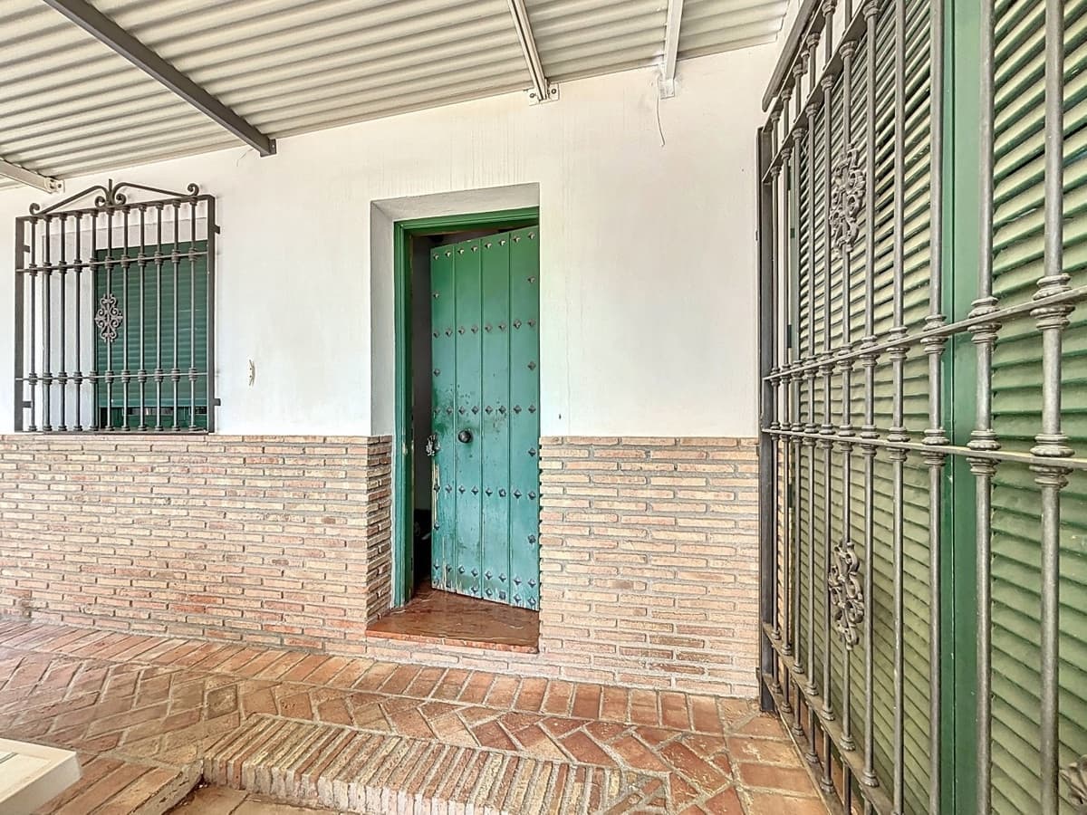 6 bedroom Villa for sale in Vinuela with pool garage - € 850,000 (Ref: 10128678)