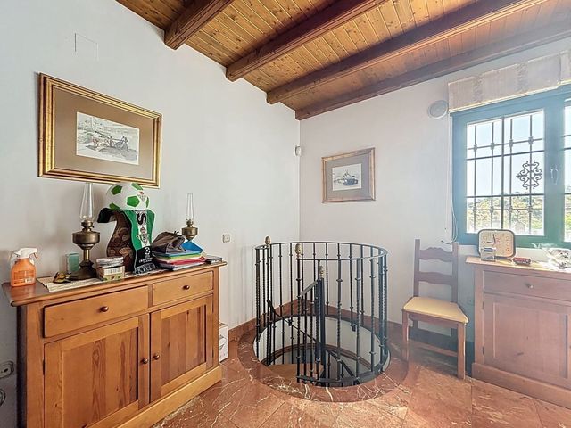 6 bedroom Villa for sale in Viñuela with pool garage - € 850,000 (Ref: 10128678)