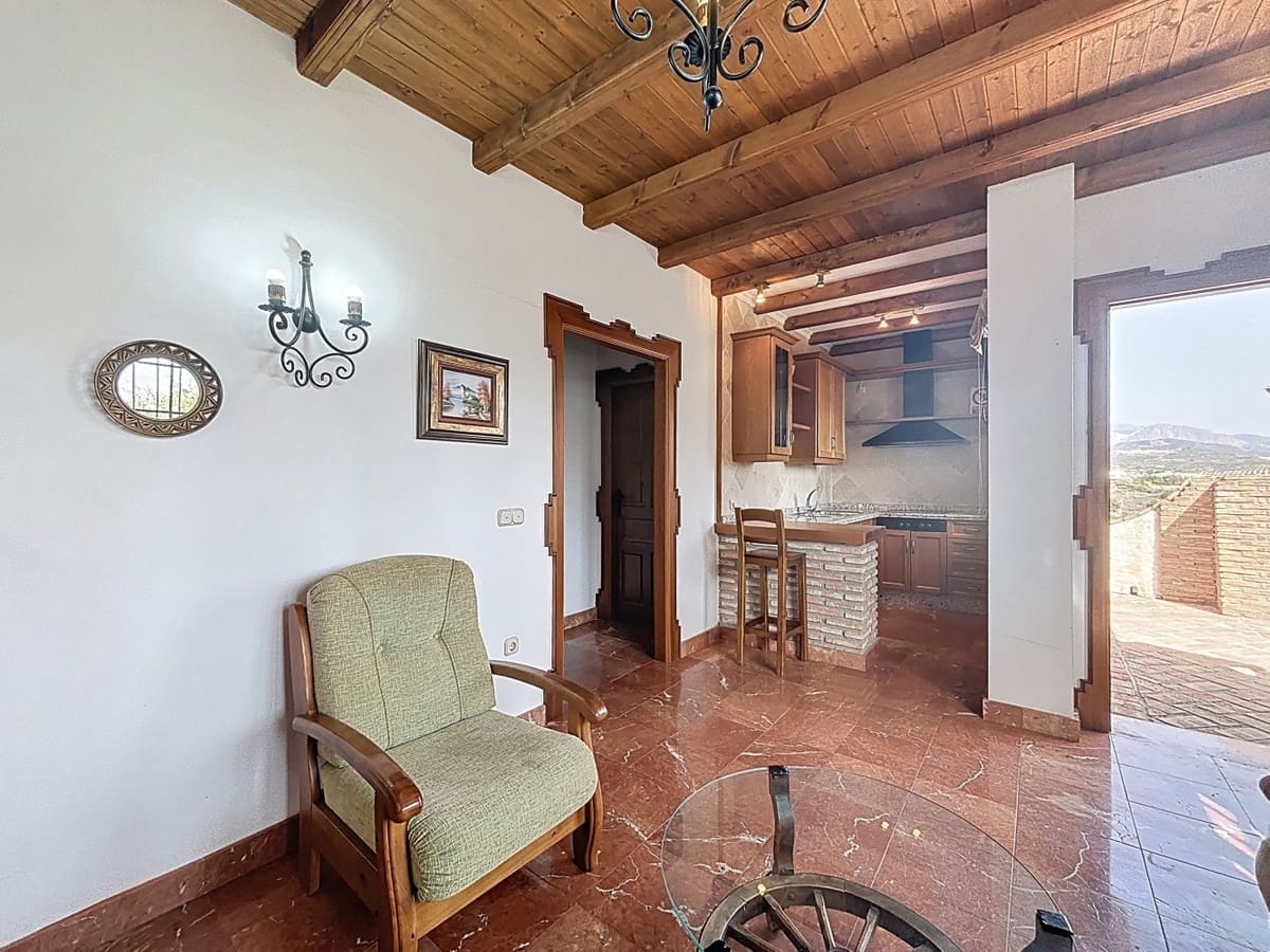 6 bedroom Villa for sale in Vinuela with pool garage - € 850,000 (Ref: 10128678)