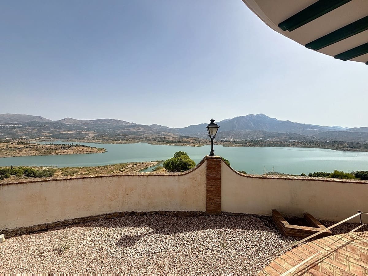 6 bedroom Villa for sale in Vinuela with pool garage - € 850,000 (Ref: 10128678)