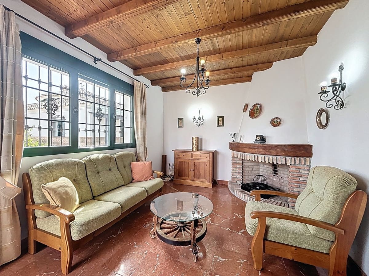 6 bedroom Villa for sale in Vinuela with pool garage - € 850,000 (Ref: 10128678)