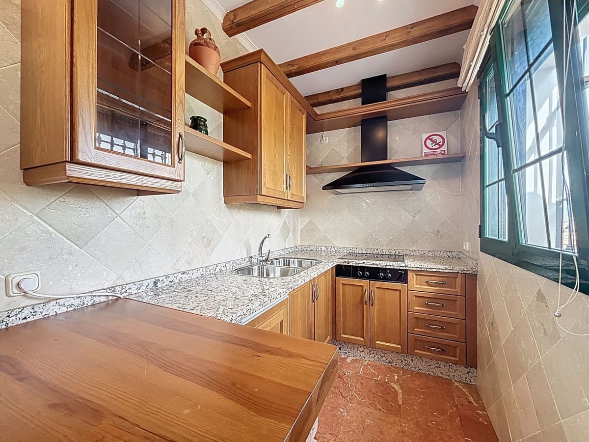 6 bedroom Villa for sale in Vinuela with pool garage - € 850,000 (Ref: 10128678)