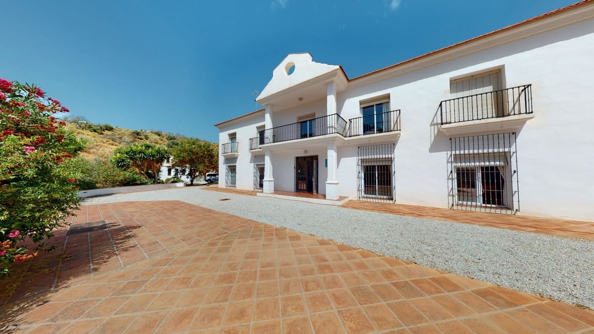 7 sovrum Villa till salu i Macharaviaya med pool garage - 995 000 € (Ref: 10128679)