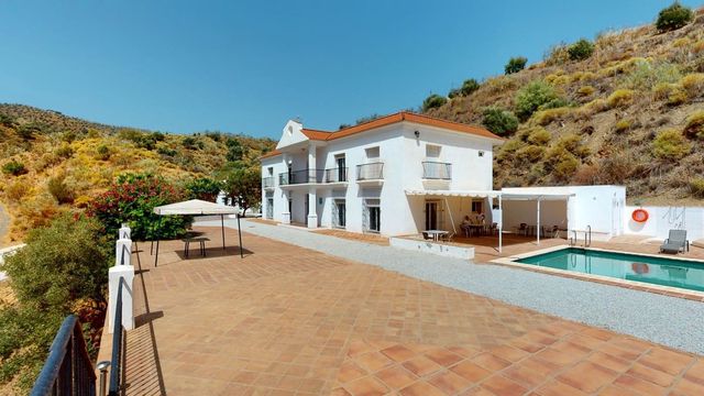 7 sovrum Villa till salu i Macharaviaya med pool garage - 995 000 € (Ref: 10128679)