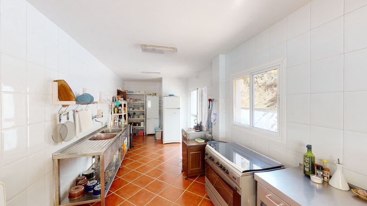7 sovrum Villa till salu i Macharaviaya med pool garage - 995 000 € (Ref: 10128679)