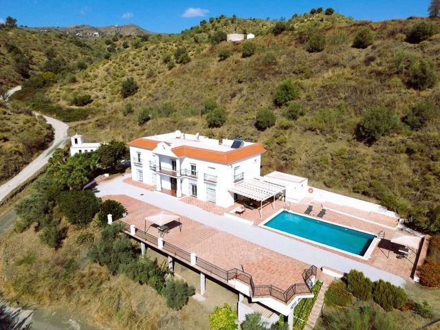 7 sovrum Villa till salu i Macharaviaya med pool garage - 995 000 € (Ref: 10128679)