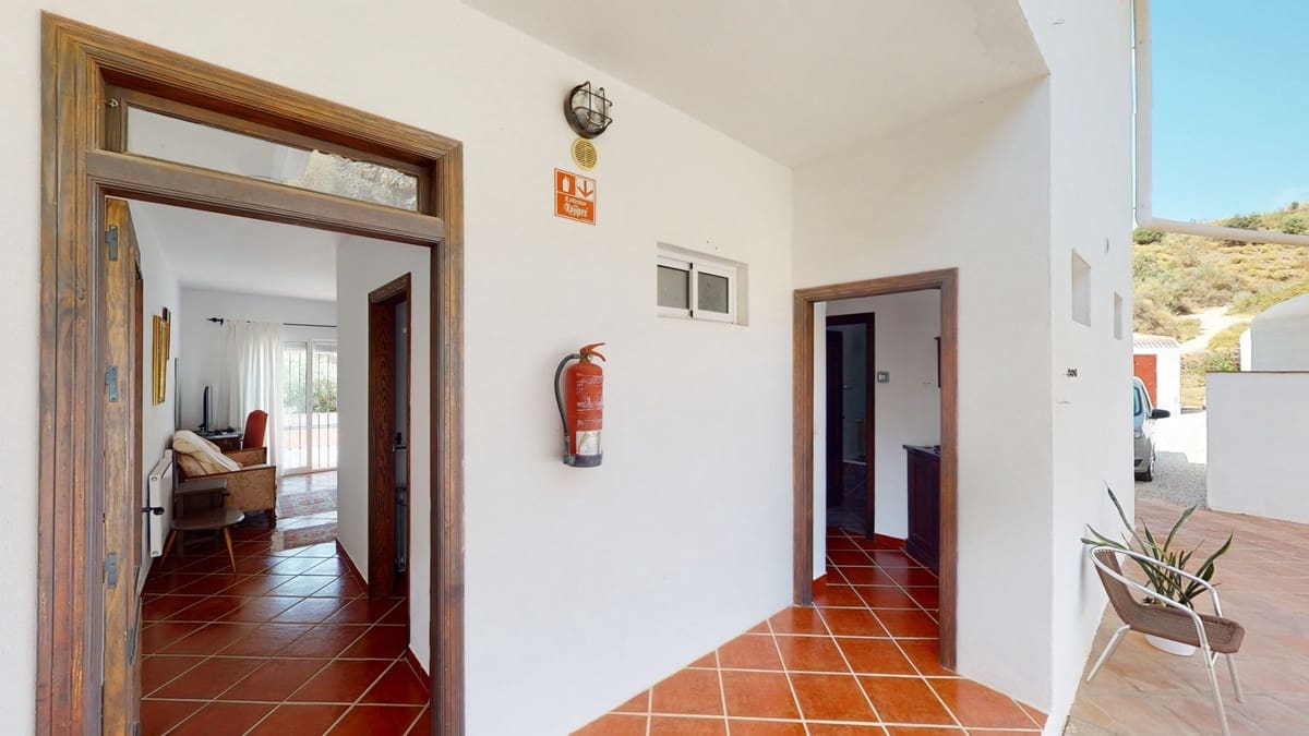7 sovrum Villa till salu i Macharaviaya med pool garage - 995 000 € (Ref: 10128679)