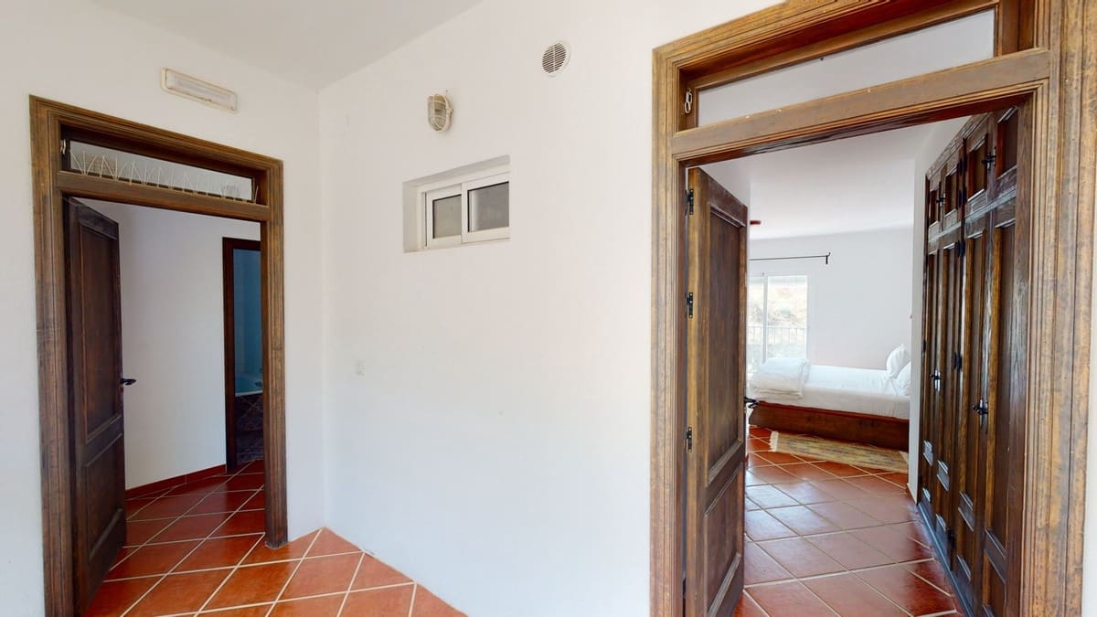 7 sovrum Villa till salu i Macharaviaya med pool garage - 995 000 € (Ref: 10128679)