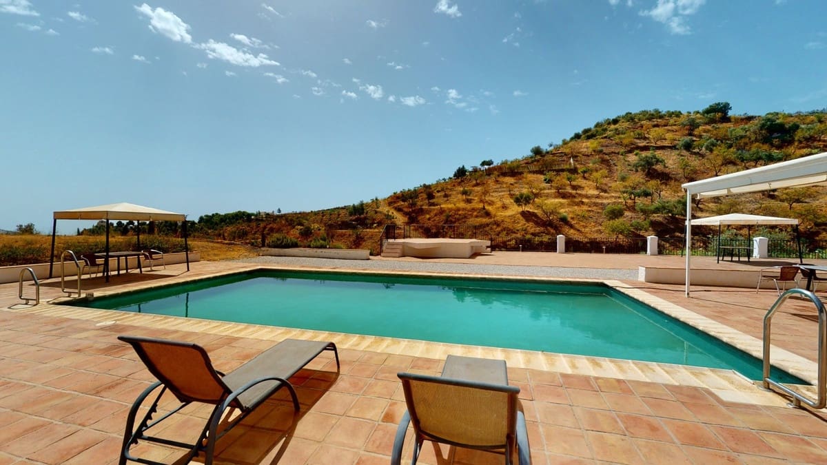 7 sovrum Villa till salu i Macharaviaya med pool garage - 995 000 € (Ref: 10128679)