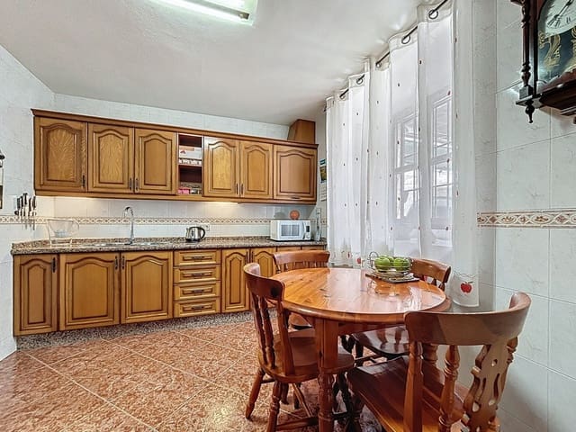 5 Zimmer Villa zu verkaufen in Periana mit Garage - 199.000 € (Ref: 10128682)