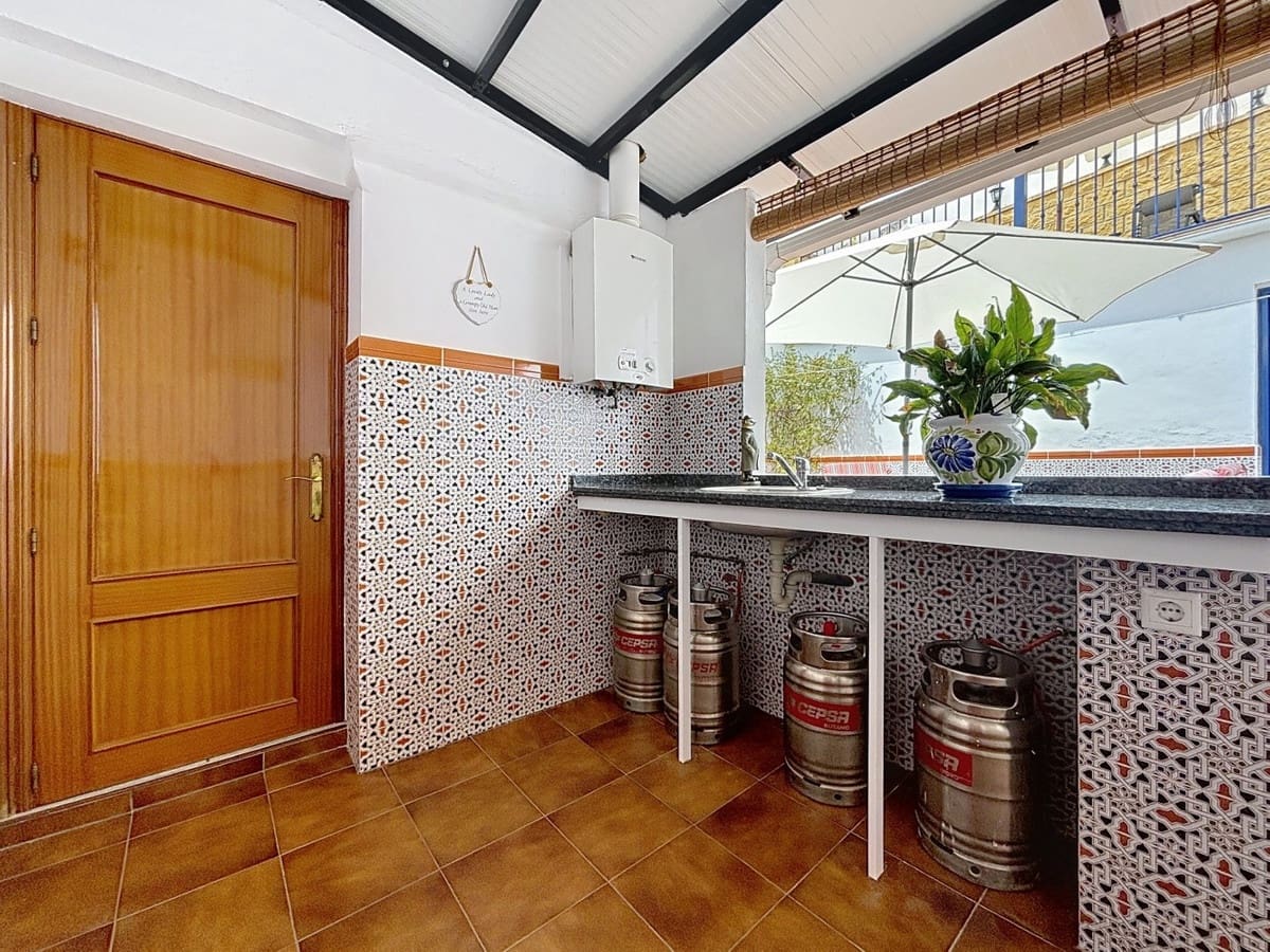 5 Zimmer Villa zu verkaufen in Periana mit Garage - 199.000 € (Ref: 10128682)
