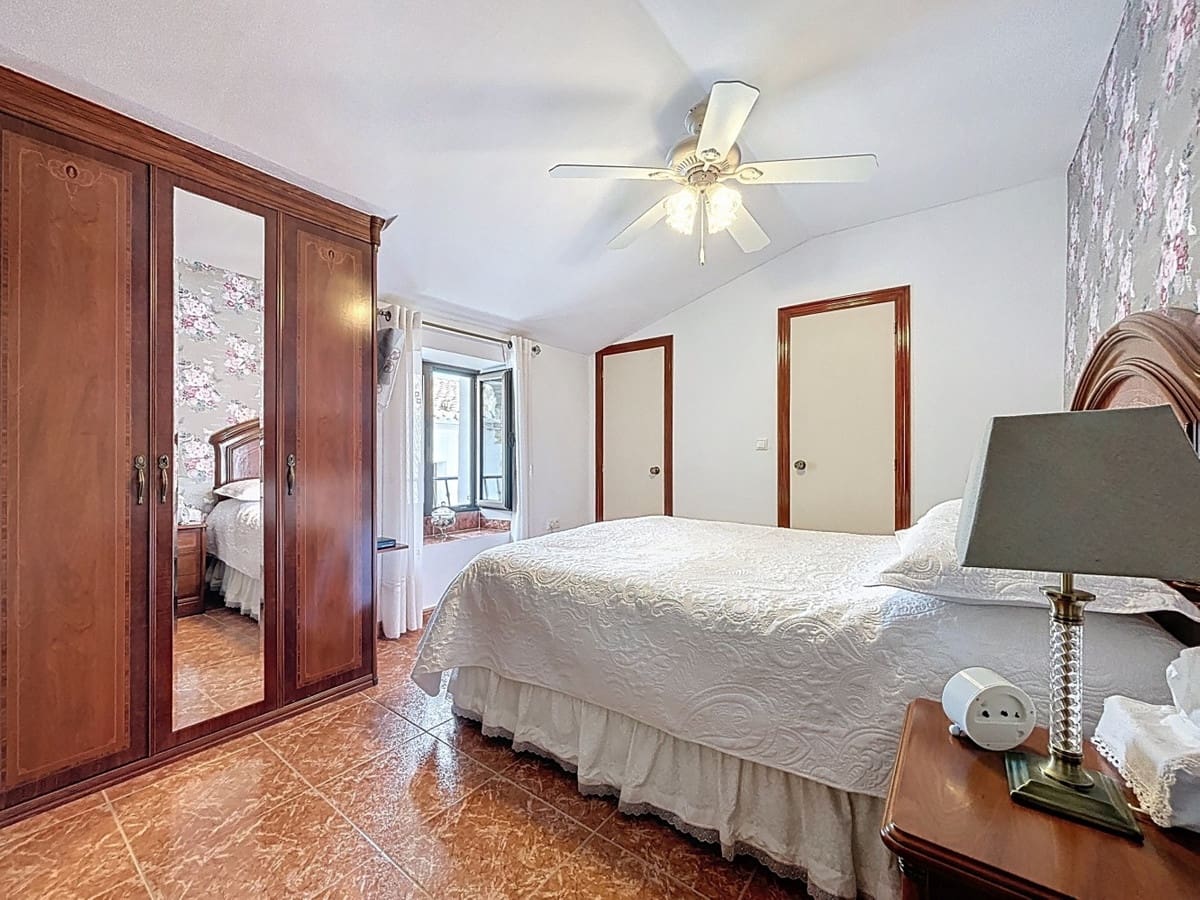 5 Zimmer Villa zu verkaufen in Periana mit Garage - 199.000 € (Ref: 10128682)