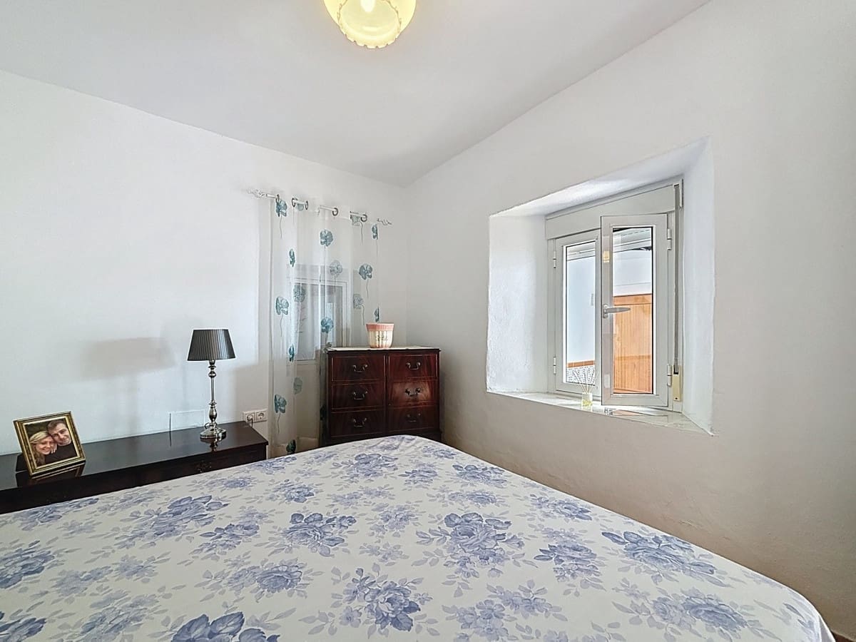 5 Zimmer Villa zu verkaufen in Periana mit Garage - 199.000 € (Ref: 10128682)