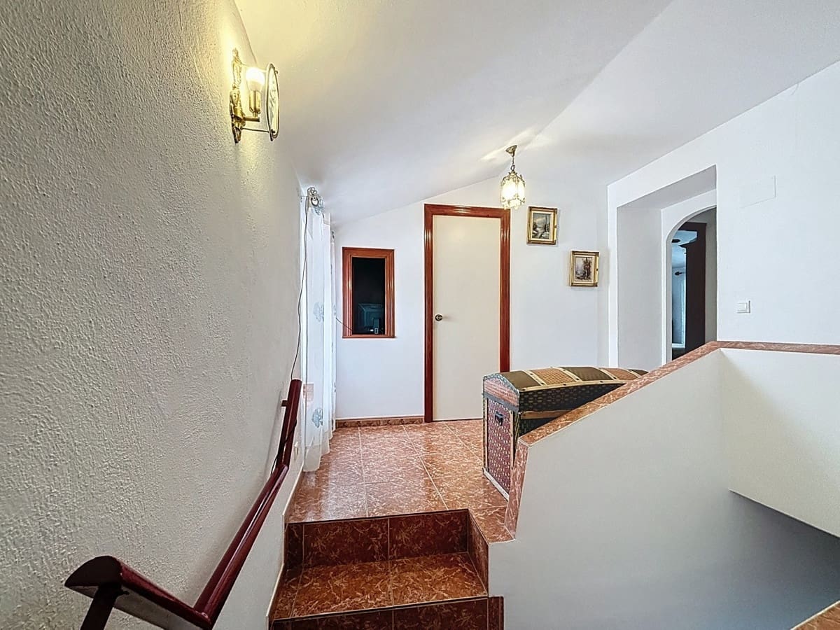 5 Zimmer Villa zu verkaufen in Periana mit Garage - 199.000 € (Ref: 10128682)