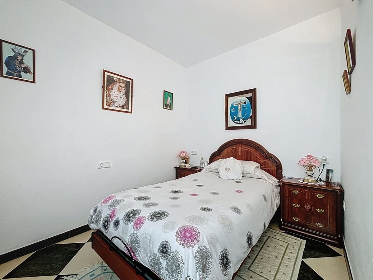 5 bedroom Villa for sale in Vinuela with pool garage - € 360,000 (Ref: 10128683)