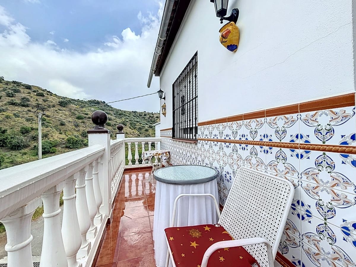 5 bedroom Villa for sale in Vinuela with pool garage - € 360,000 (Ref: 10128683)